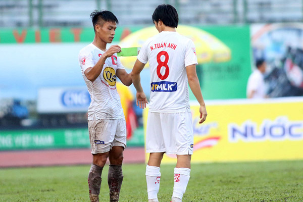 Tuyển thủ U23 Việt Nam vào sân, HAGL đả bại đội bóng Hàn Quốc