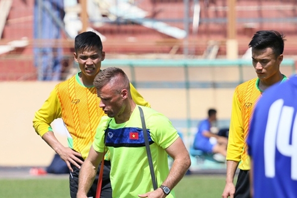 Thủ môn CLB Hà Nội lỡ lên tuyển U23 Việt Nam theo cách khó đỡ