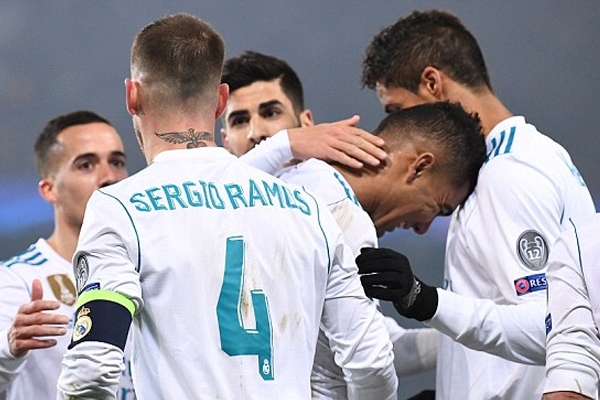 Ronaldo lập công, Real Madrid hạ PSG vào tứ kết