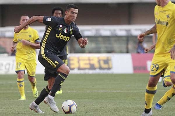 Ronaldo ra mắt, Juventus “hụt chết” trước Chievo