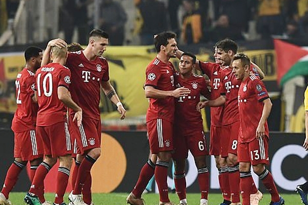 Lewandowski tỏa sáng, Bayern Munich đả bại AEK Athens