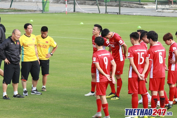 HLV Park Hang Seo loại 5 cầu thủ sau trận thua Seoul E-Land