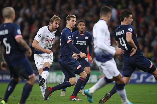 Kane lập cú đúp, Tottenham “hụt chết” trước PSV