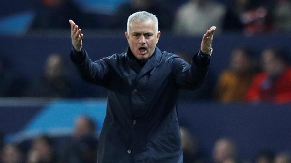 Jose Mourinho suýt chết ngạt vì lách luật UEFA