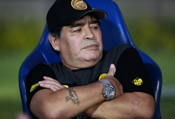 Huyền thoại Maradona đuổi 7 cầu thủ vì đội nhà thua liên tiếp
