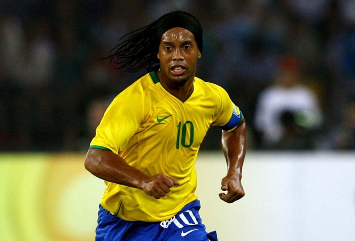 VIDEO: Ronaldinho kiến tạo ma thuật giúp Pato xé lưới ĐT Việt Nam