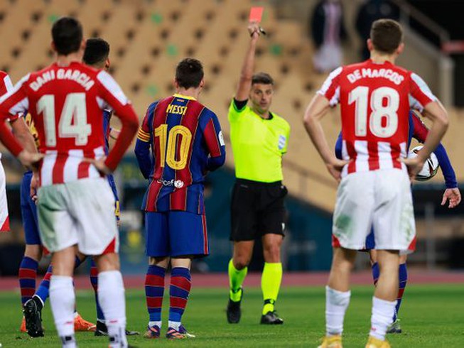 3 chiếc thẻ đỏ tai tiếng trong sự nghiệp của Messi