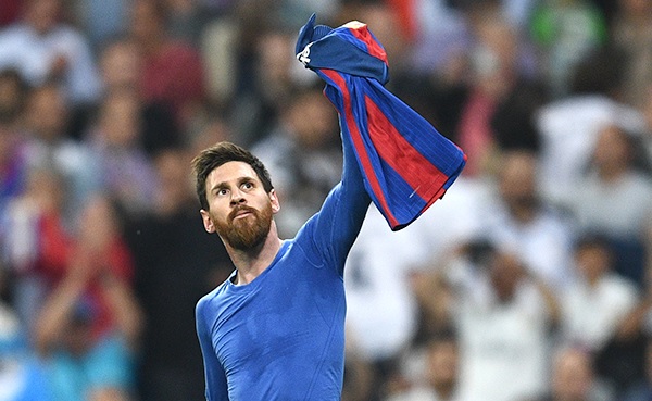 Messi bất ngờ lên tiếng chuyện 'đi hay ở'