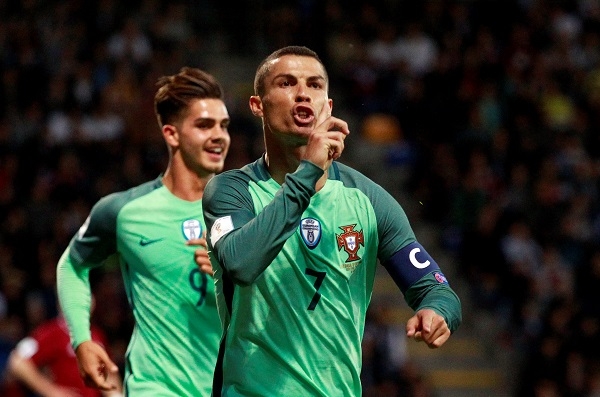 Fan MU mừng thầm trước động thái của Ronaldo