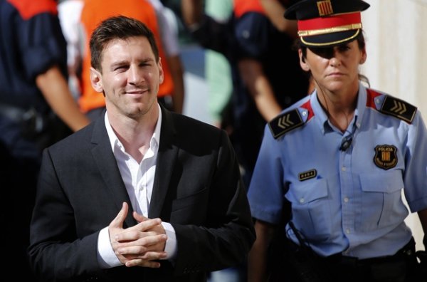 Lionel Messi dùng tiền xóa án tù treo