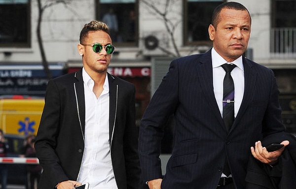 Con trai vừa thấy khó ở, bố Neymar đã tìm gặp chủ tịch PSG