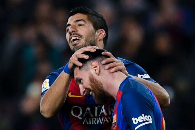 Messi bật lại HLV Valverde; Ancelotti muốn ngồi ghế của Wenger