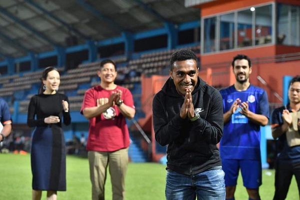 'Cầu thủ chạy nhanh nhất thế giới' gia nhập Thai League 2018