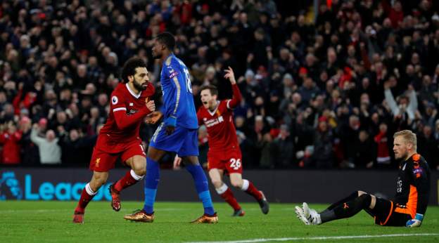 Salah solo đẹp mắt gỡ đều cho Liverpool