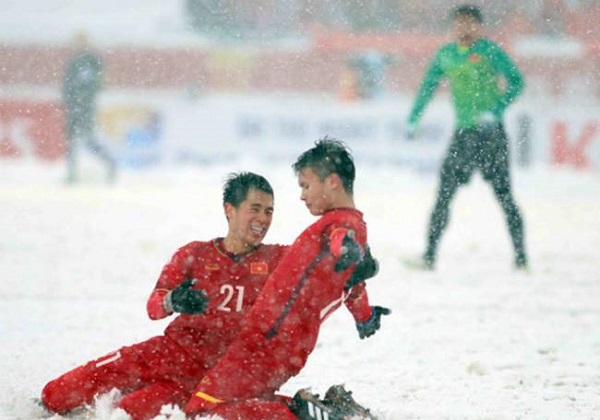 NHM Quốc tế phát 'sốt' với bàn thắng cực đẹp của Quang Hải