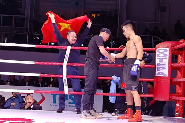 Vì U23 việt Nam, võ sĩ Việt đấm knock-out đối thủ Uzbekistan