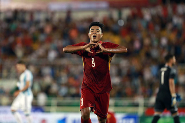 Vì sao tiền đạo U23 VN không được đá quả phạt đền cho Đà Nẵng?