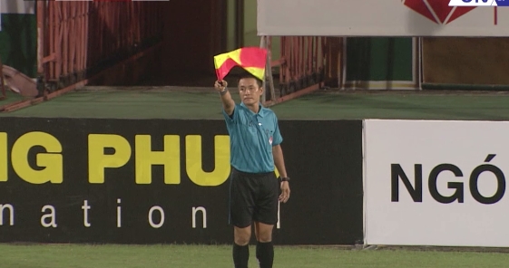 Trọng tài bắt việt vị oan Văn Toàn bị treo cờ tại V.League?