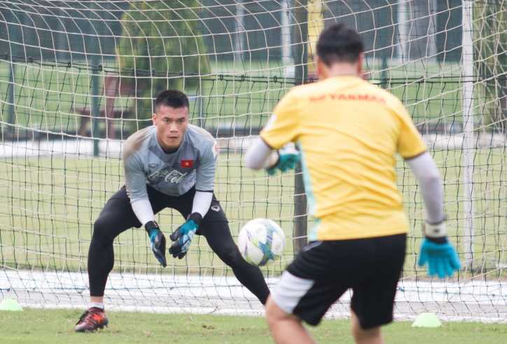 Bùi Tiến Dũng sẽ bắt chính trận U23 Việt Nam gặp U23 Oman