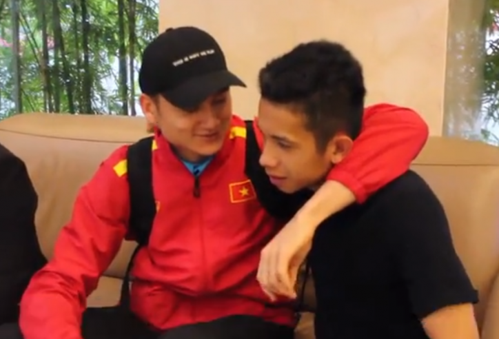 VIDEO: Văn Lâm khóc nức nở khi phải chia tay Hồng Duy