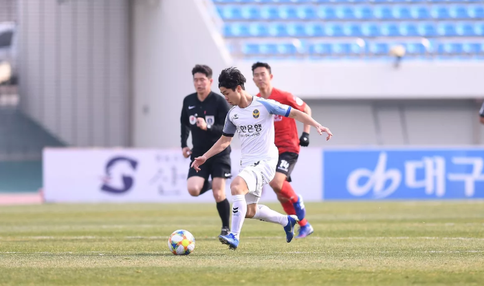 Incheon Utd đánh bại Suwon FC ở trận mở màn R League