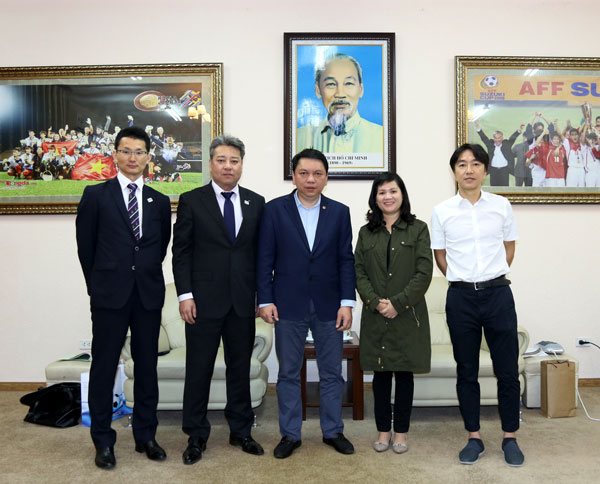 HLV Toshiya Miura trở lại Việt Nam làm việc với VFF 