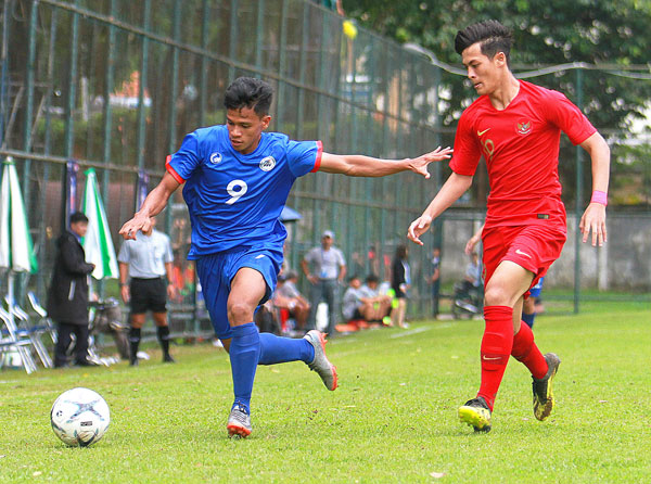 Indonesia 'kêu trời' về chất lượng mặt sân thi đấu giải U18 Đông Nam Á