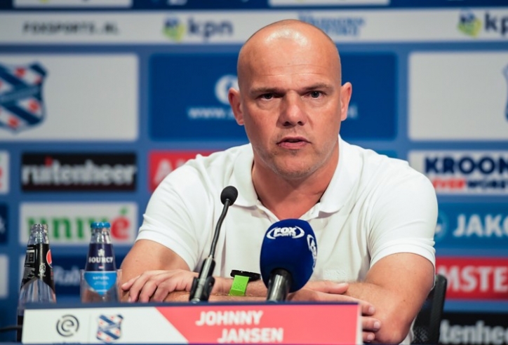 HLV Heerenveen: 'Tôi rất buồn vì Văn Hậu không kịp gặp Ajax'