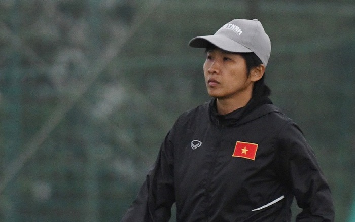 Giành vé play-off Olympic, trợ lý tuyển Việt Nam về nước chịu tang cha
