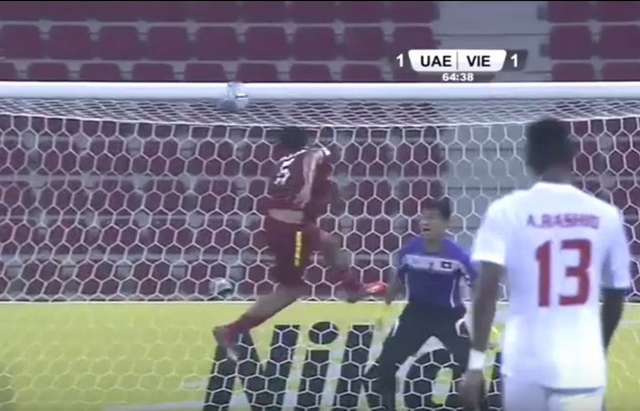 VIDEO: Những bàn thua 'không tưởng' khiến NHM Việt Nam muốn bỏ ngay bóng đá