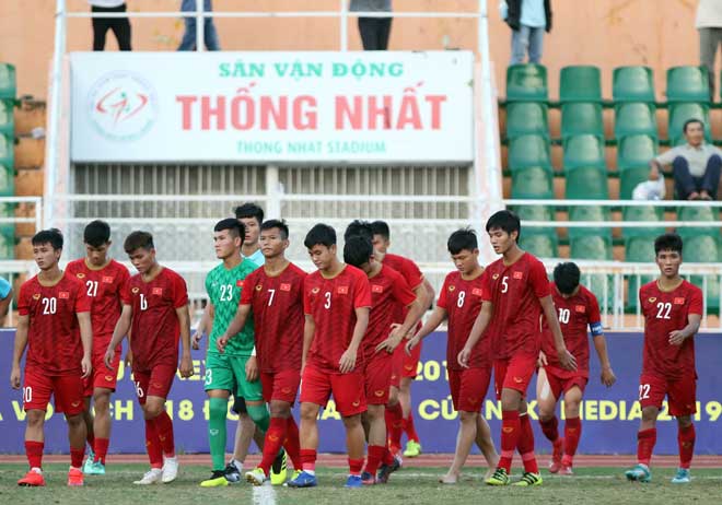 Việt Nam thua sốc Campuchia vì cầu thủ vô kỷ luật, đạo đức kém