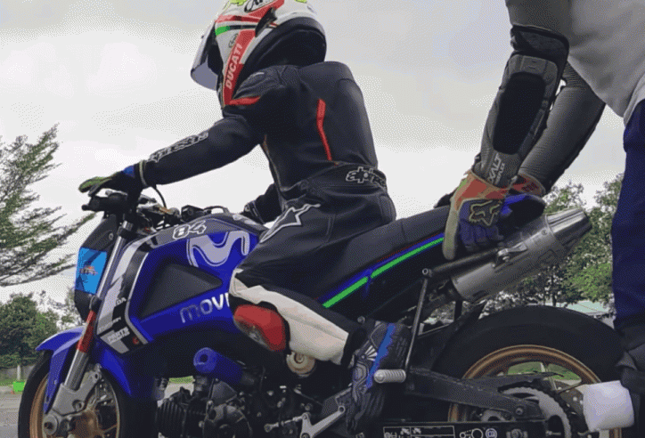 VIDEO: Cậu bé 6 tuổi đi xe moto 190cc Côn tay 5 số thuần thục hạ gục cả người lớn