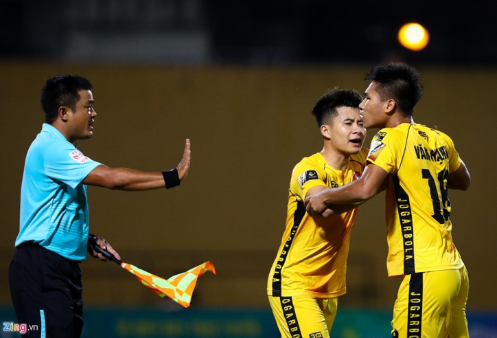 Sao U23 Việt Nam ngăn cầu thủ Hải Phòng ăn thua đủ với trọng tài