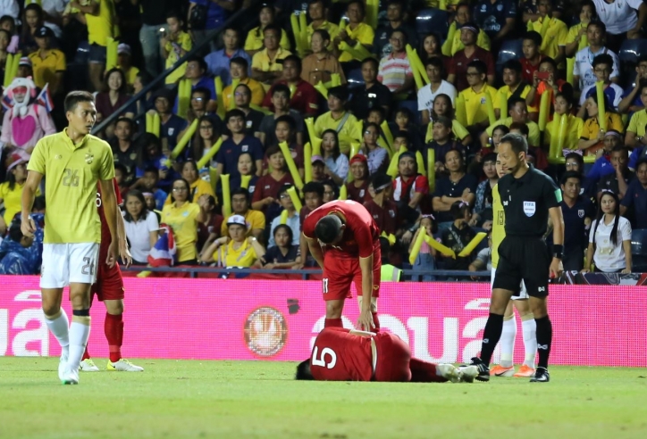 'Ít nhất 2 cầu thủ Thái Lan xứng đáng nhận thẻ đỏ'