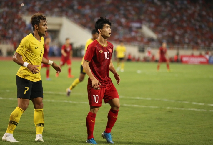 VIDEO: Công Phượng đi bóng trong vòng vây của 4 cầu thủ Malaysia