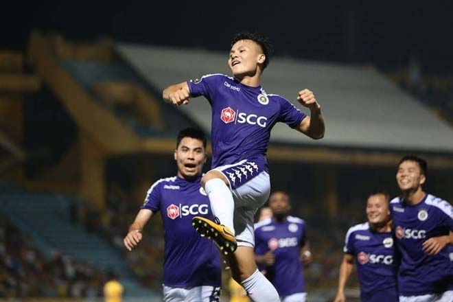 VIDEO: Khoảnh khắc Hà Nội FC nâng cao cúp vô địch