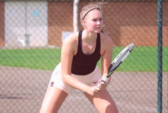 Nữ tay vợt 18 tuổi đẹp đến nao lòng sắp soán ngôi Sharapova