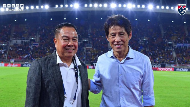 HLV Akira Nishino không được tiếp xúc với cầu thủ Thái Lan