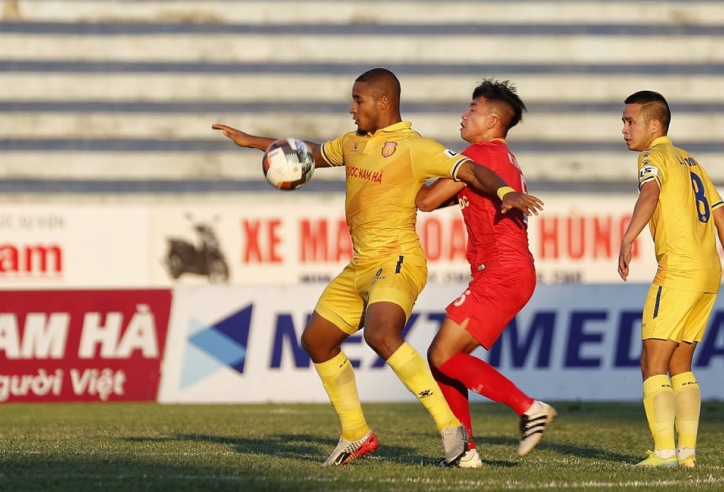 Lãnh đạo CLB Nam Định: 'V-League dừng càng sớm càng tốt'