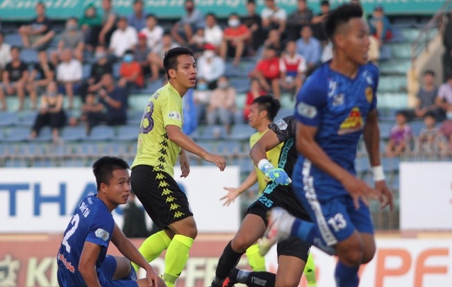Hà Nội FC mất điểm trước đội cuối bảng