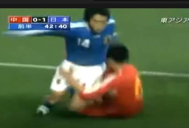VIDEO: Trận đấu bạo lực nhất giữa 2 đội tuyển hàng đầu châu Á