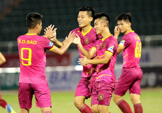 Nửa đội hình của Sài Gòn FC xuống chơi bóng ở giải Hạng Nhất