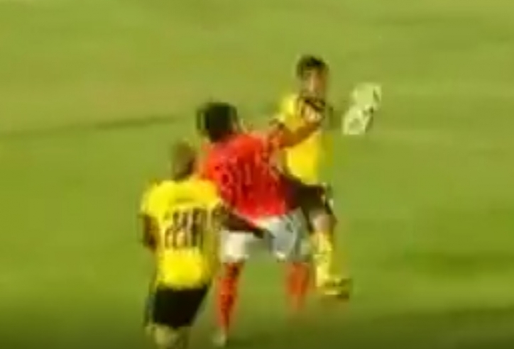 VIDEO: Cầu thủ Thái Lan ghi bàn thắng chỉ có trong truyện tranh