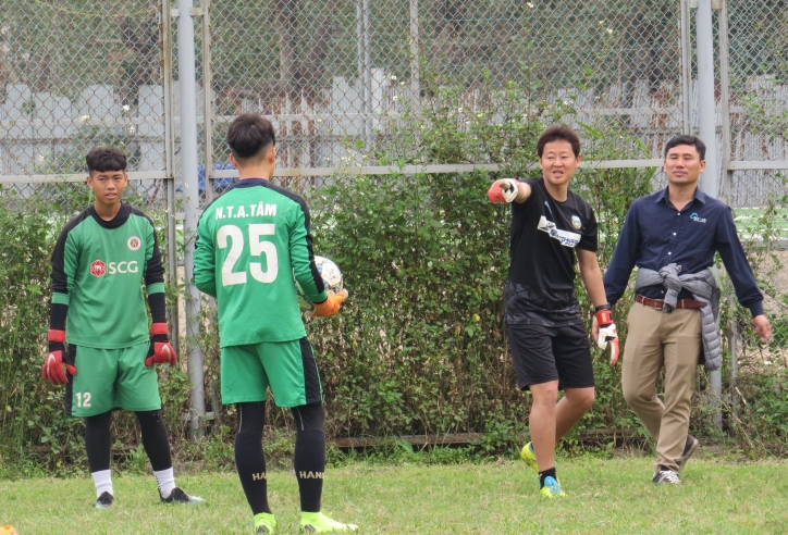 HLV của ĐKVĐ Nhật Bản sang huấn luyện U17 Hà Nội FC 