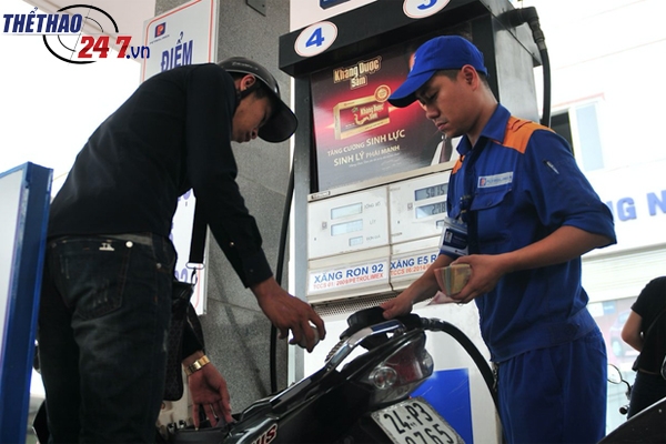 Giá xăng dầu tăng đồng loạt trong đợt nắng nóng kỷ lục