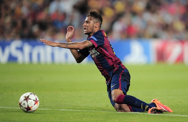 Cầu thủ Barcelona lại hóa thành 'kịch sĩ' sân cỏ