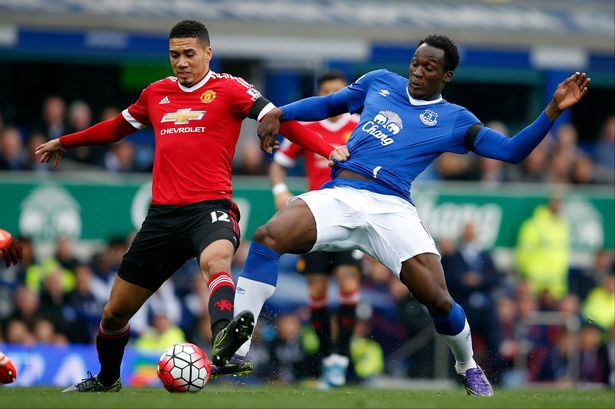 VIDEO: Smalling từng khóa chặt Lukaku như nào ?