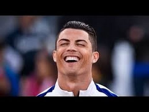 VIDEO: Ronaldo trượt chân cực hài trước đại chiến với M.U