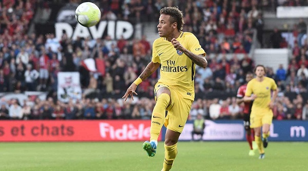 VIDEO: Neymar thể hiện kỹ thuật điêu luyện trong màu áo PSG