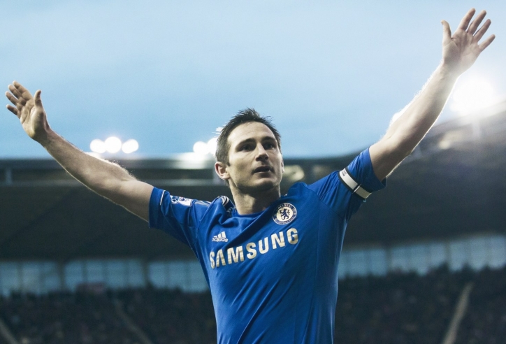 Lampard có mặt tại London, sẵn sàng thay thế Sarri